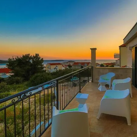 Villa Luxury East *